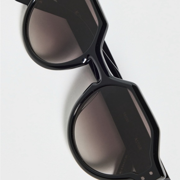 KREWE Astor in Black - Picture 7 of 7